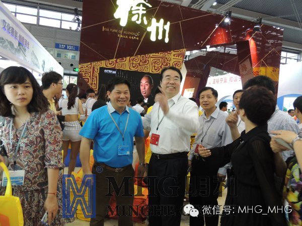 省委常委、省委宣传部部长许友声莅临明和展台