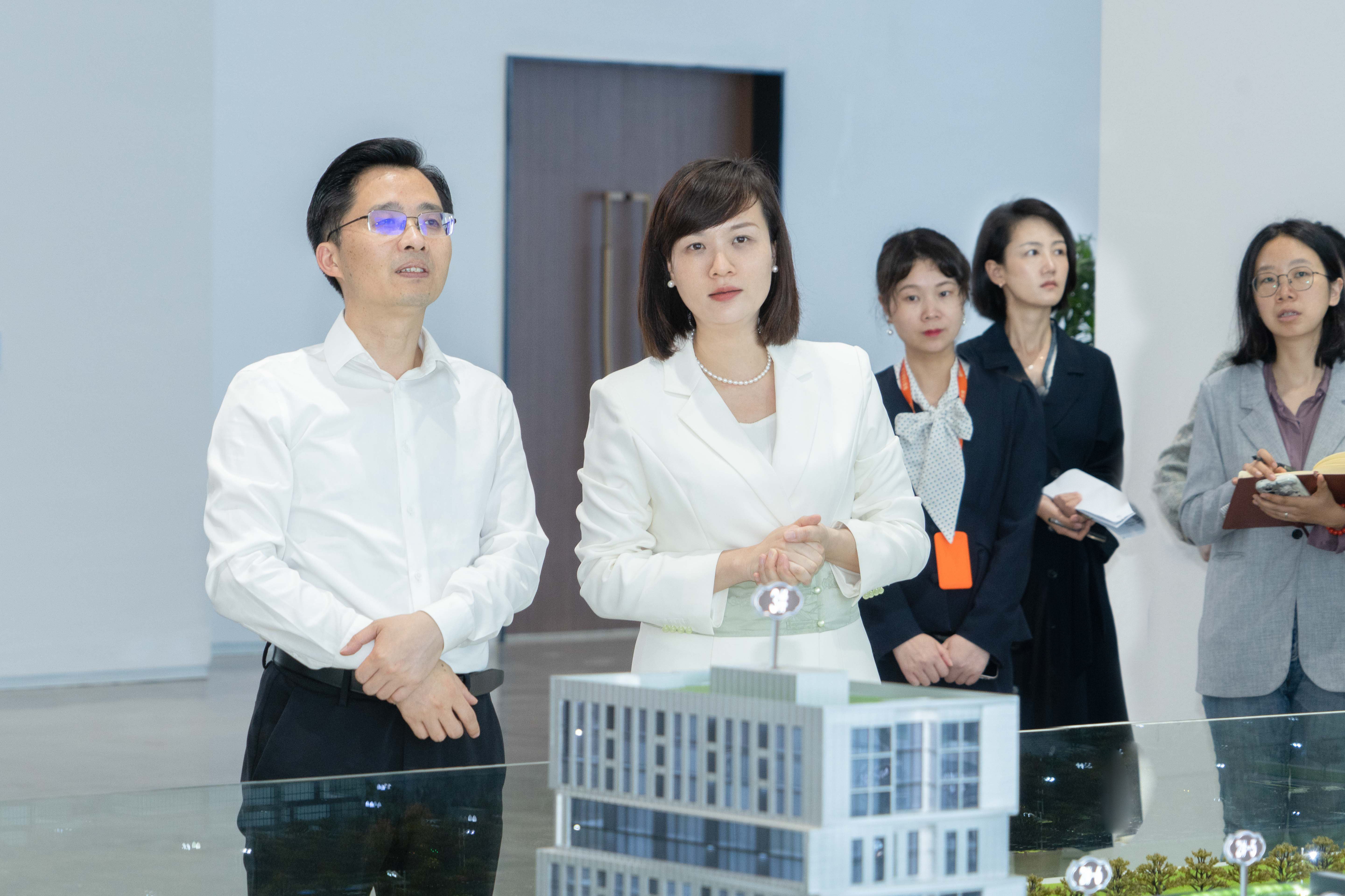 长沙经开区管委会主任蒋红波一行莅临明和集团调研指导