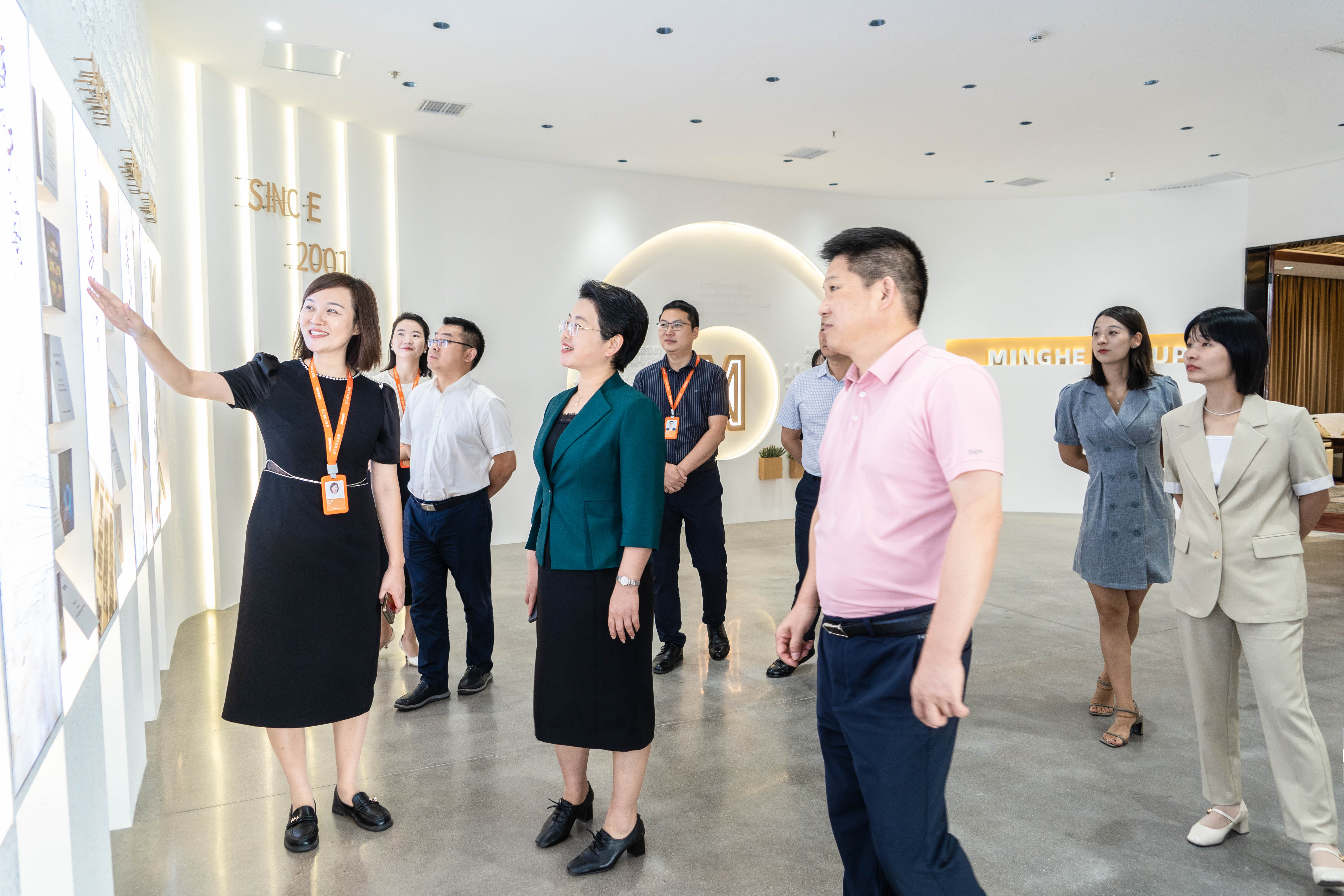 邵阳市委常委、宣传部部长杨志慧一行莅临明和集团考察指导