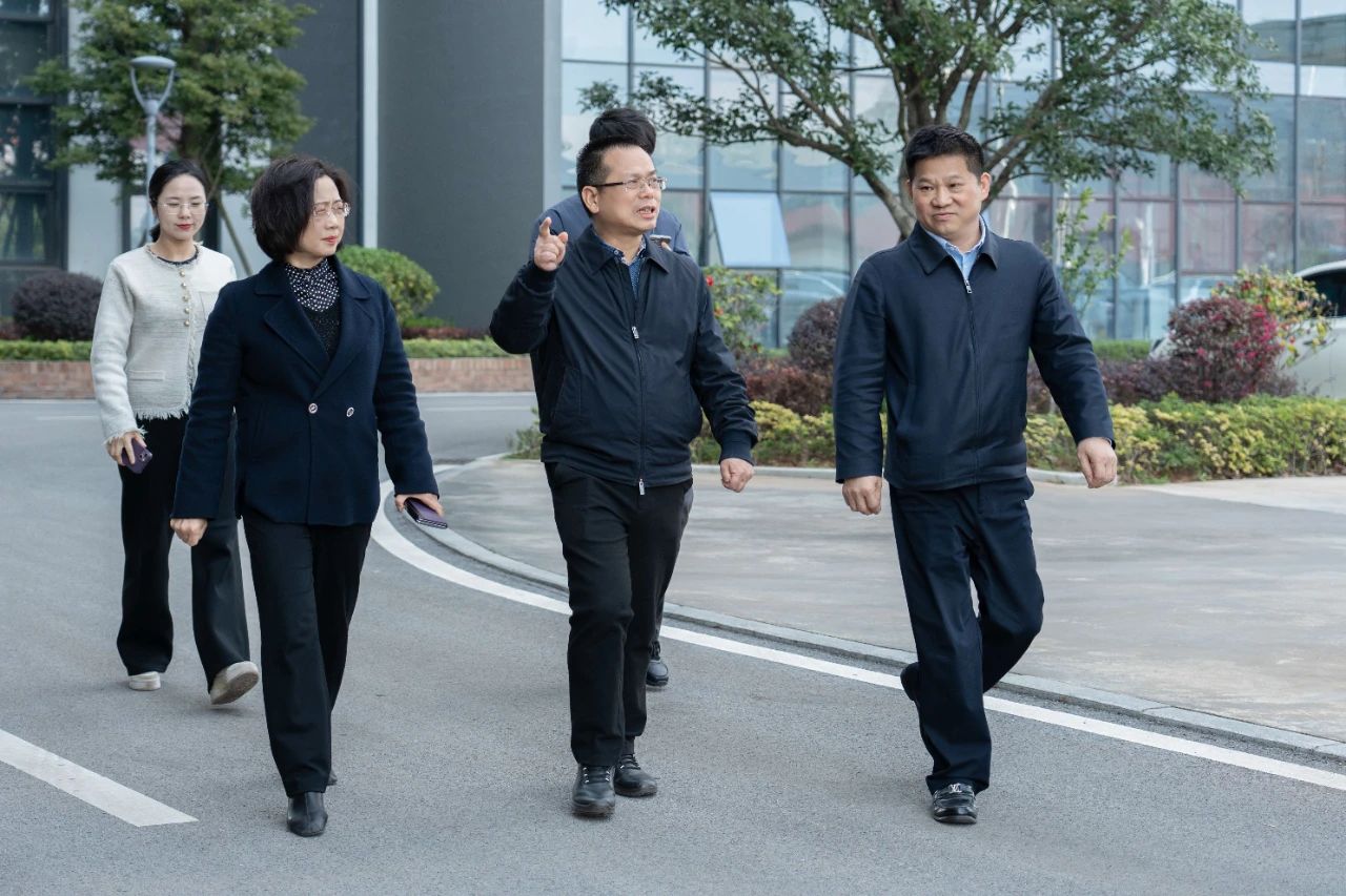 长沙市人大常委会党组书记、主任罗缵吉一行莅临明和集团调研指导