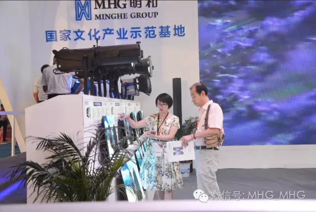 全新产品W2系列碳纤维显示屏现场人气颇高